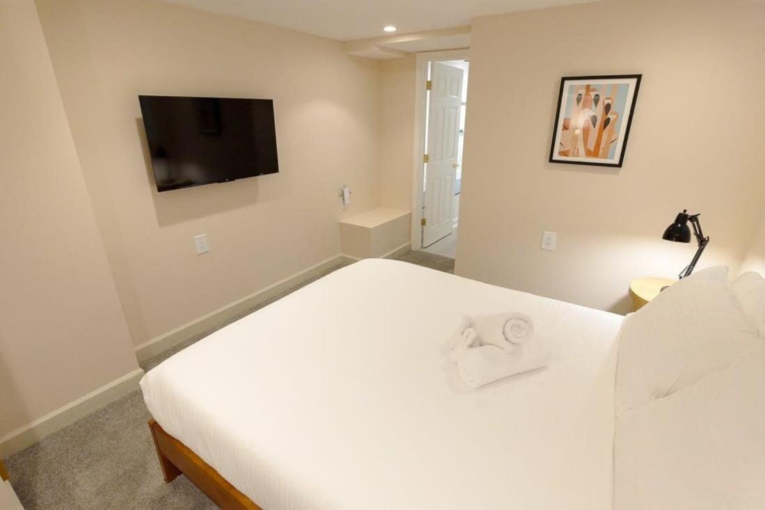 Modern In The Heart Of Logan Circle Apartment Washington