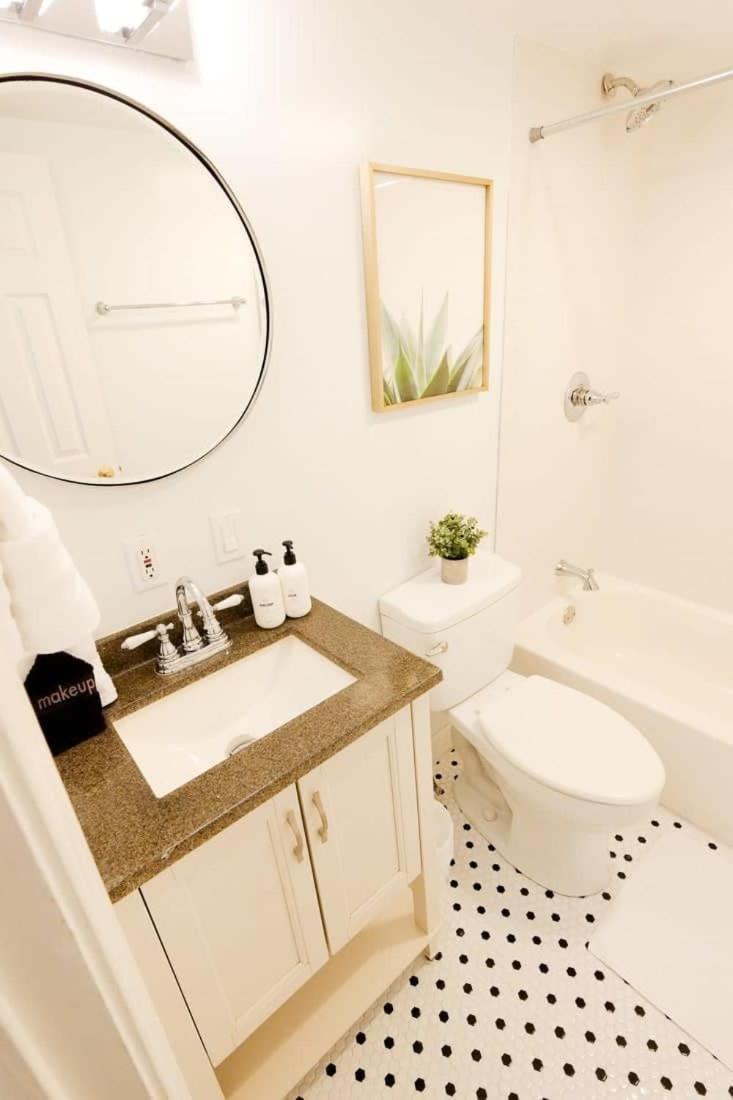 Modern In The Heart Of Logan Circle Apartment